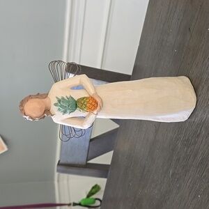 Willow Tree Welcoming Angel holding pineapple 2002
